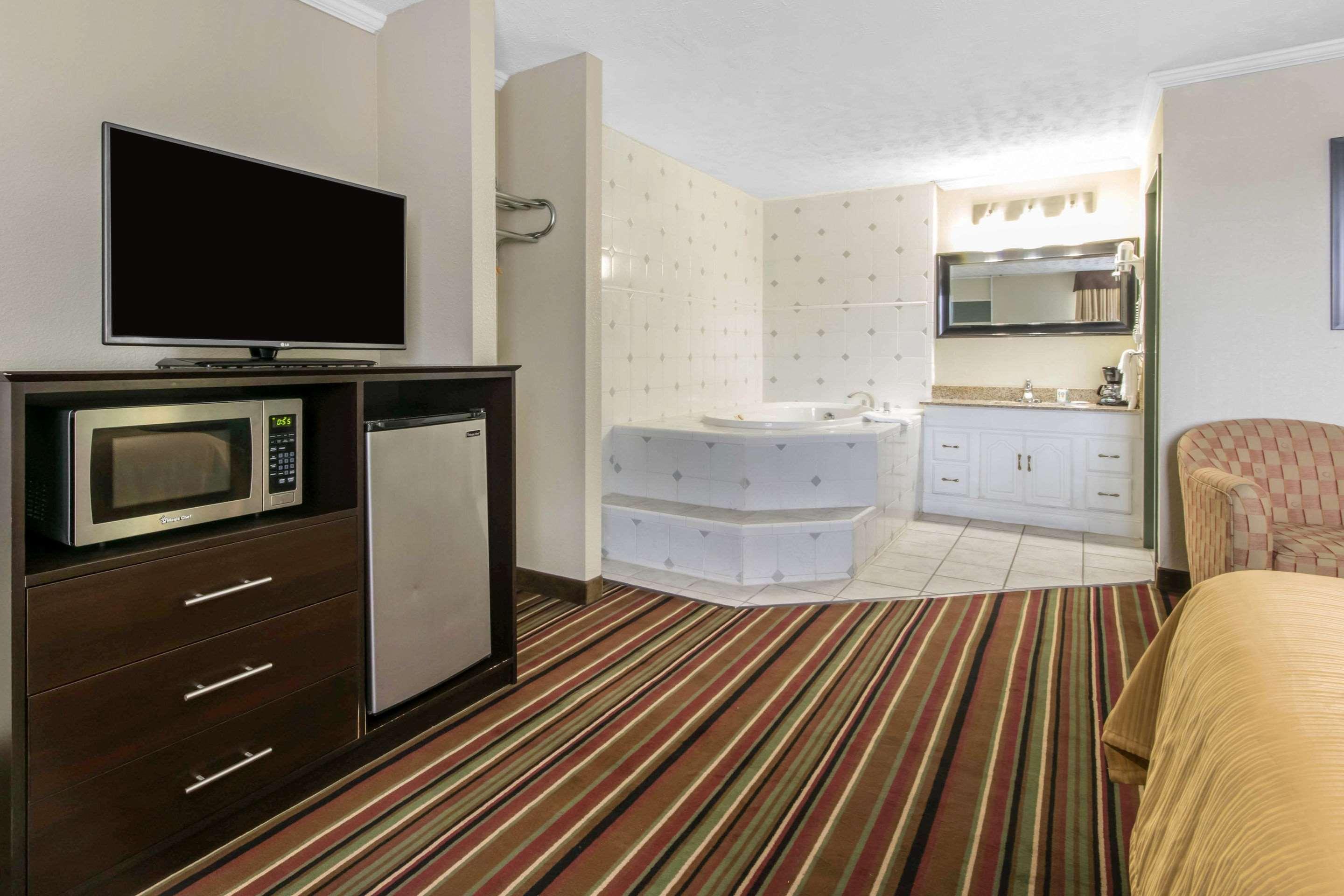 Quality Inn & Suites Horse Cave Exterior foto
