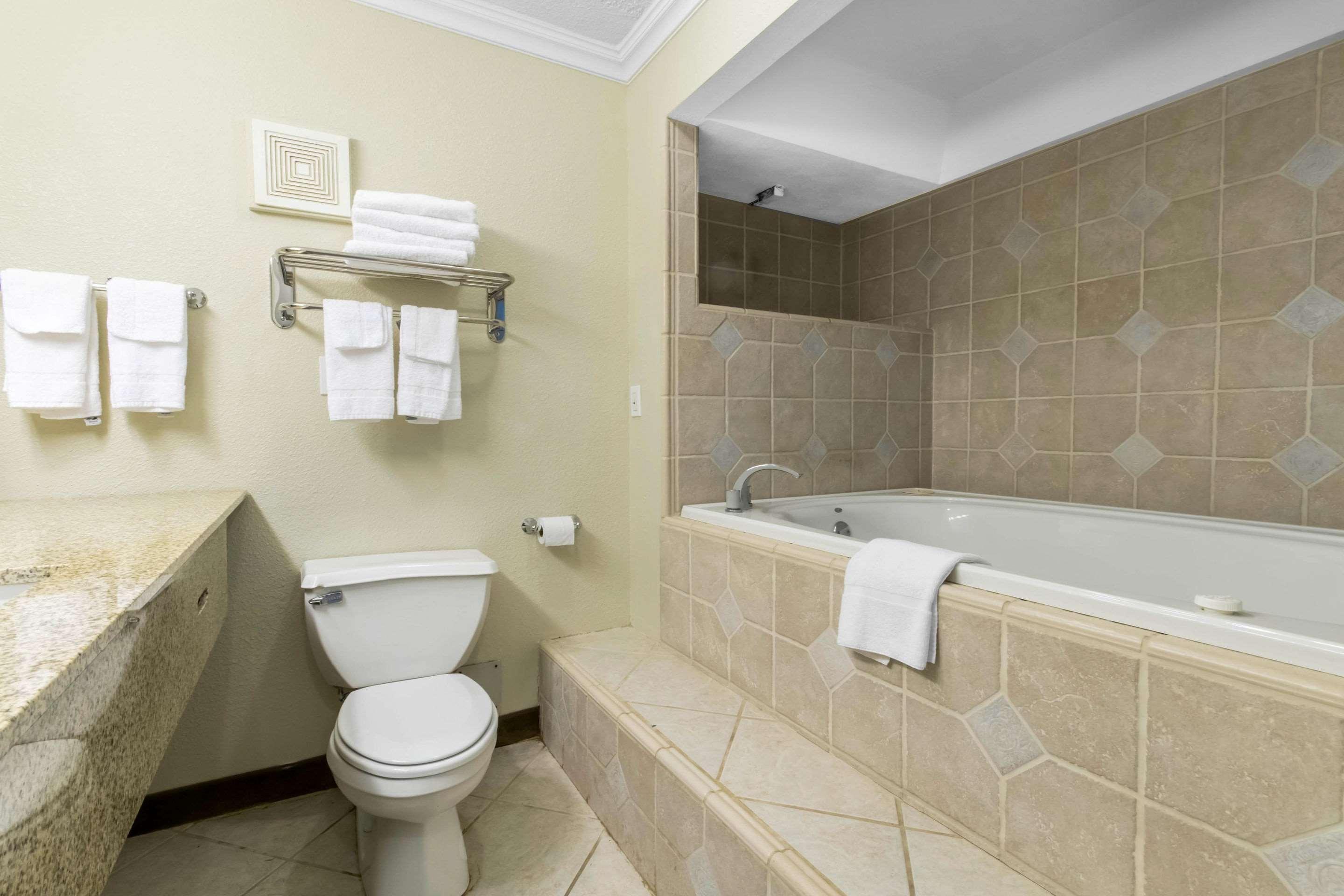 Quality Inn & Suites Horse Cave Exterior foto